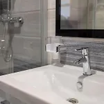 1 Bedroom Awesome In Apartment *