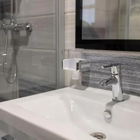 1 Bedroom Awesome In Appartamento *